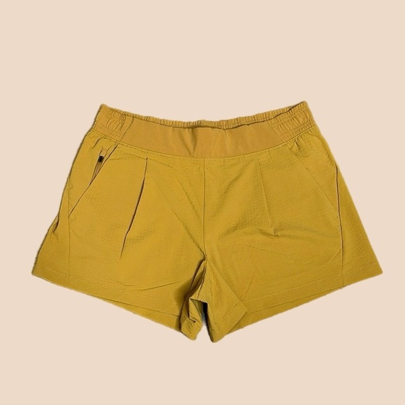 NEW Athleta Women’s Textured Brooklyn Short in Tuscan Gold Sz 10 - Picture 2 of 10